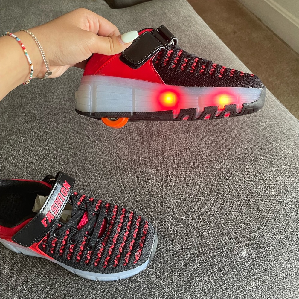 USB Rechargeable Shoes with One Wheel Size 1.5 little kids